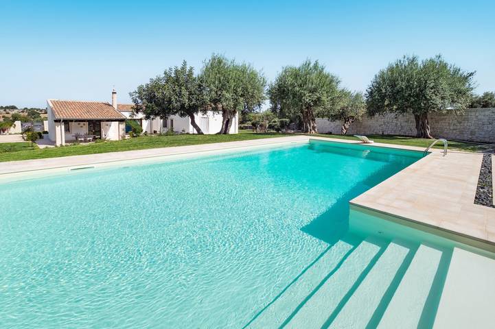 Villa per 10 persone, con giardino e terrazza a Rosolini