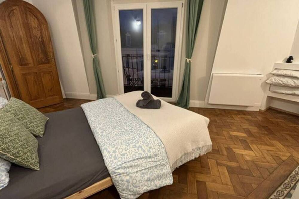 Entire apartment, Central apartment with balcony in Arras, Arras region