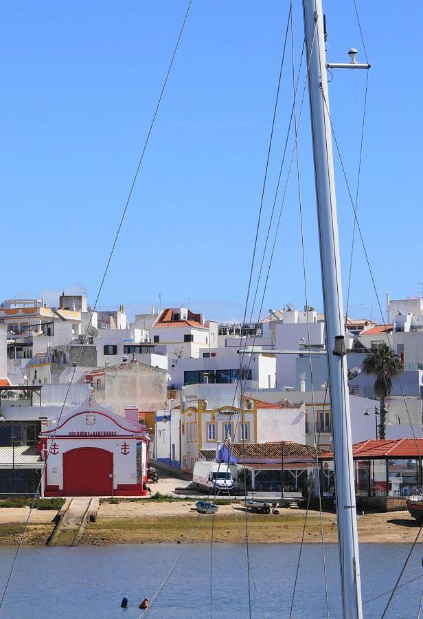 Cabines Catamaran Breakfast-Brunch Included, Optional Lunch & Dinner in Alvor, Distrito de Faro