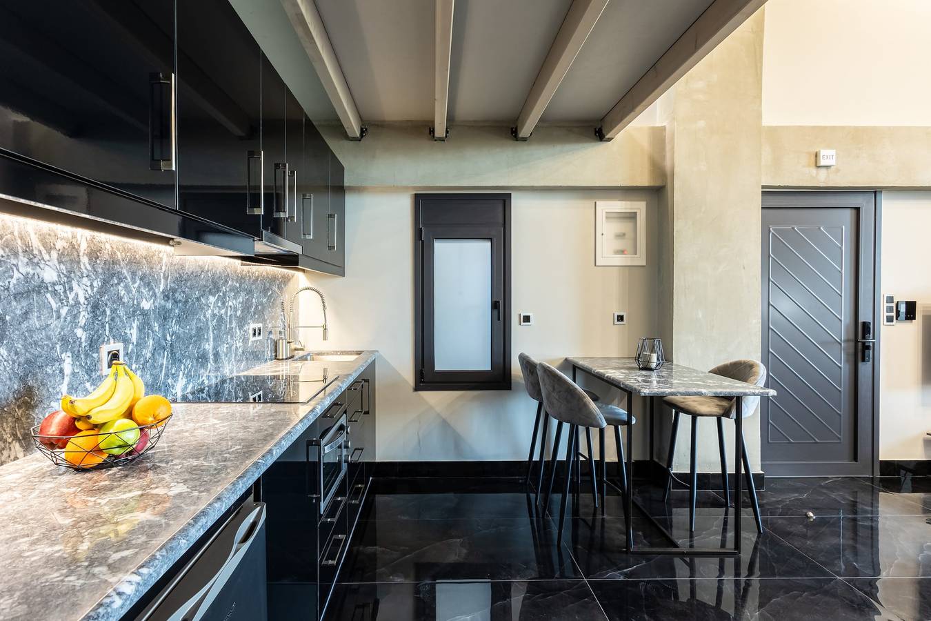 Ganze Wohnung, Ferienwohnung für 2 Personen mit Balkon/Terrasse in Kalamata, Messenien