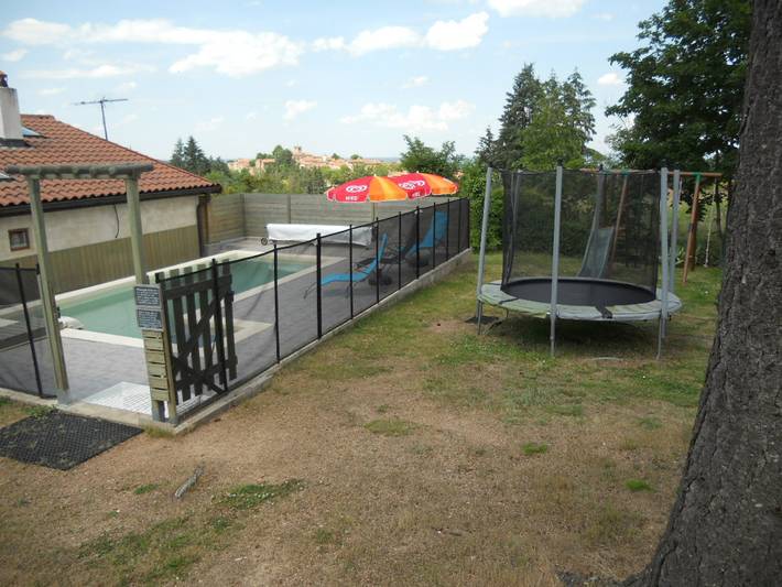 Gîte pour 6 personnes, avec Terrasse ainsi que Jardin et Piscine