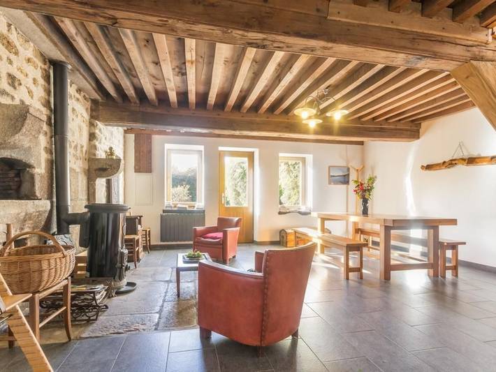 Renoviertes Stein-Holz-Haus, ruhig, nahe Chaumeçon-See, 2 Schlafzimmer, Wlan in Saint-Martin-du-Puy, Naturpark Morvan
