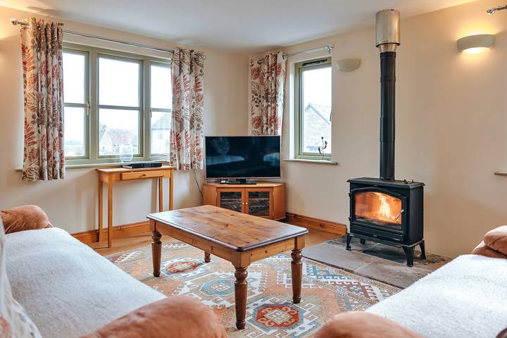 Villa with pool for 4 people, with Terrace and Garden as well as Pool in England