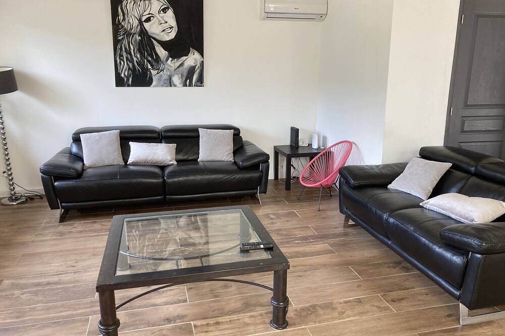 Farmhouse at the foot of the Luberon in Apt, Parc naturel régional du Luberon