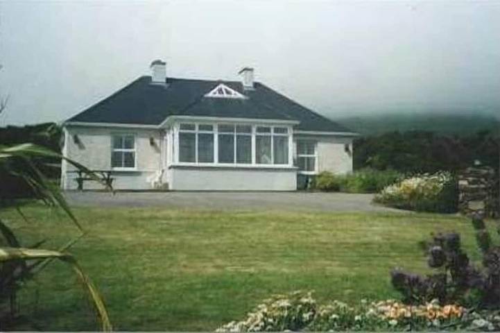 Cottage for 6 people, with garden and terrace in Dingle Peninsula