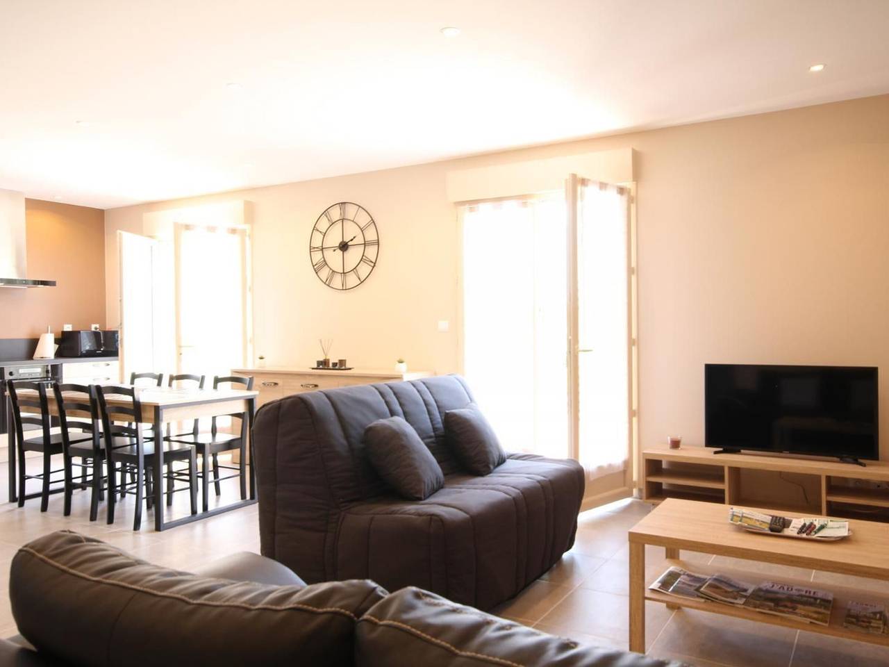 New peaceful house near Lake Chamboux with garden and Wifi in Saint-Martin-de-la-Mer, Beaune en omgeving