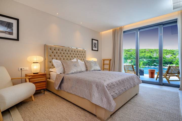 Luxury Seafront Villa Prestige Brac with Pool in Selca, Brac