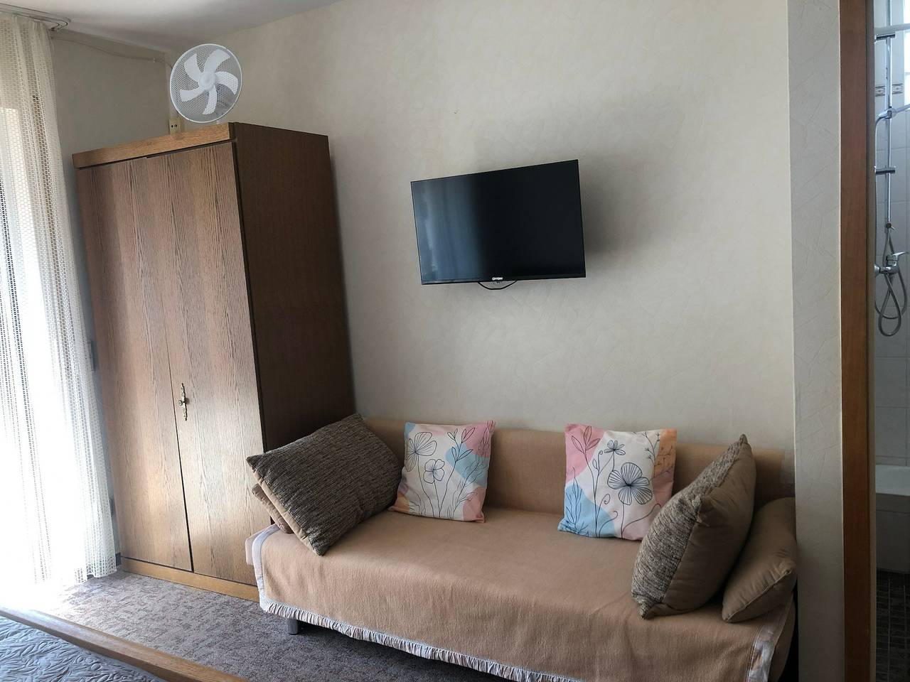 Zimmer 2, 1Og Moselblick Eva mit Gemeinschaftsküche, gemeinsamen Garten, Balkon und Wlan in Klotten, Cochem-Zell