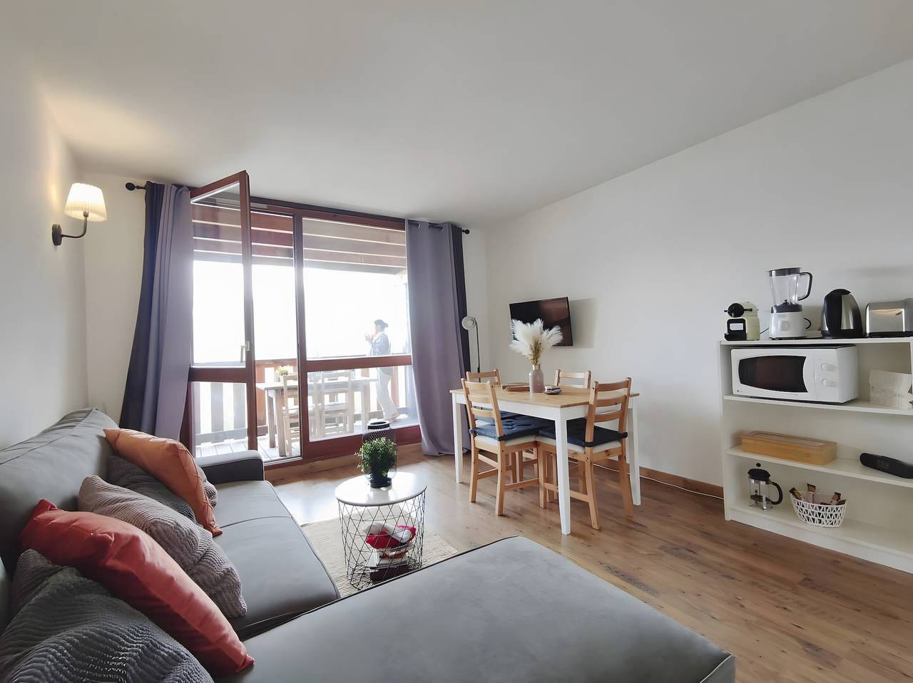 Hel lägenhet, Apartment 'Studio in the Heart of Praloup' with Mountain View and Private Terrace in Pra-Loup, Uvernet-Fours