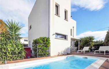 Gîte pour 6 personnes, avec piscine ainsi que terrasse et jardin à Villelongue-de-la-Salanque
