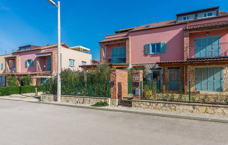 Ferienwohnung für 4 Personen, mit Balkon/Terrasse und Pool in Nova Vas - 2