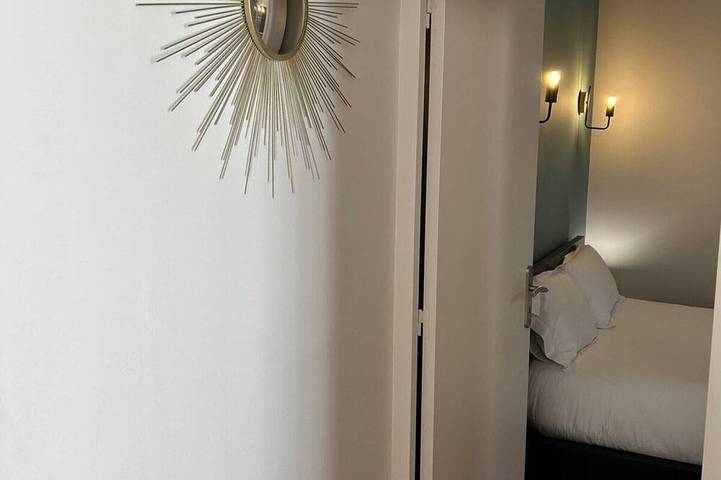 Entire apartment, Apartment 4 persons air-conditioned 1 bedroom + sofa bed Puy de Pourcharet in Châtel-Guyon, Volcans d'Auvergne Regional Nature Park