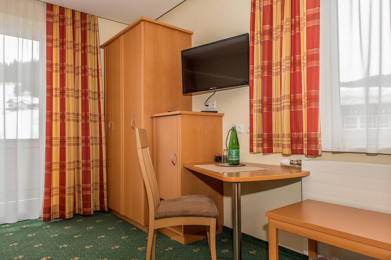 Ganze Ferienwohnung, Einbettzimmer mit Balkon in Salzkammergut-Berge, Rußbach am Paß Gschütt