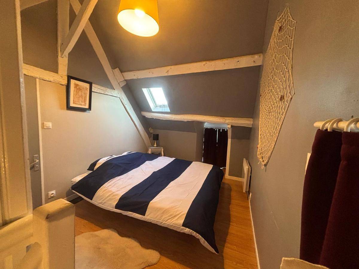Appartement entier, One-Bedroom Apartment in Verneuil-en-Halatte, Oise