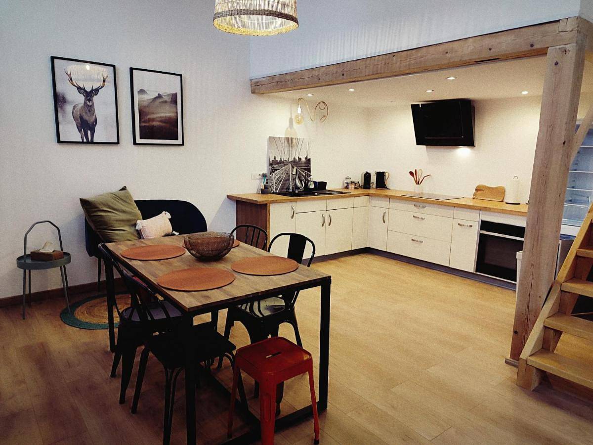 Appartement entier, Two-Bedroom Apartment in Lingolsheim, Région de Strasbourg