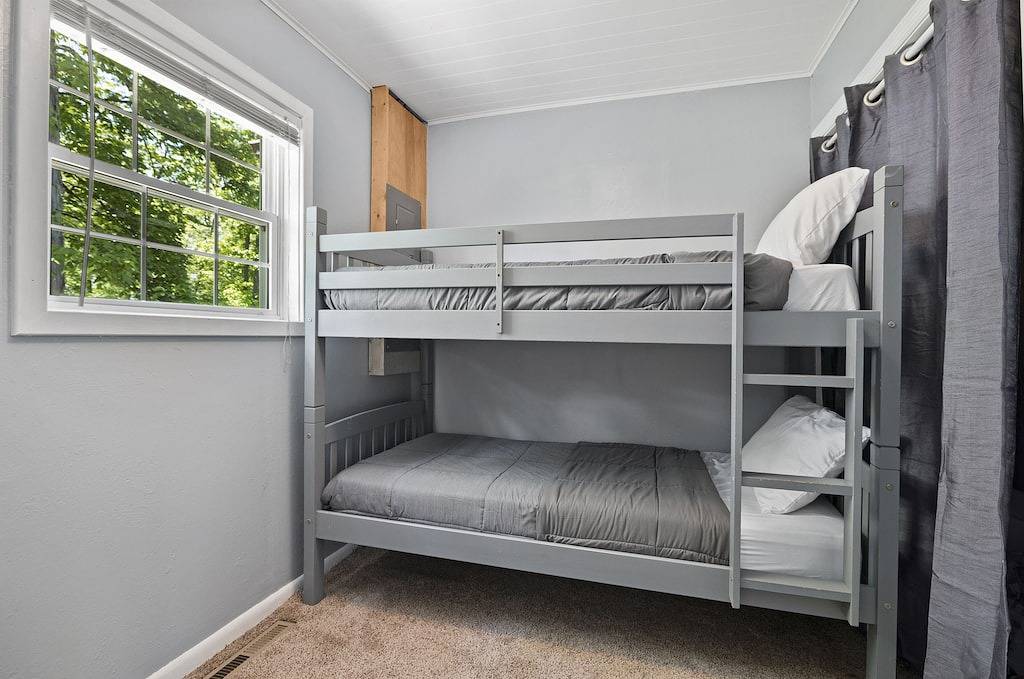 ❤️ Spacious Island Cottage at Indian Lake ❤️ in Stokes Township, Indian Lake