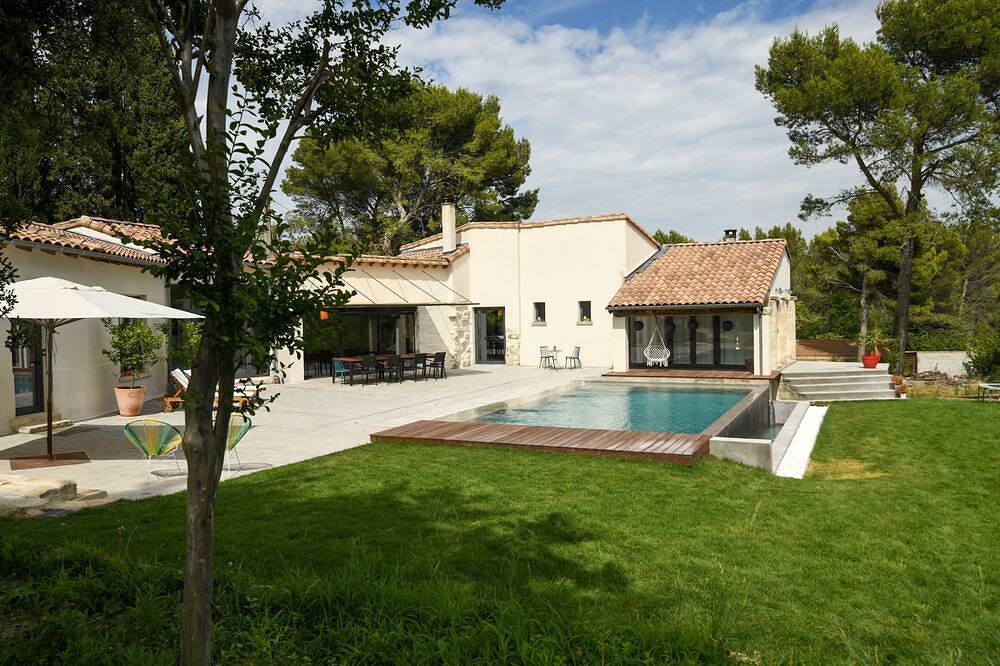 Spacieuse Villa Renove Tres Cosy De Plein Pied Avec Piscine Et Spa in Pujaut, Région de Nîmes