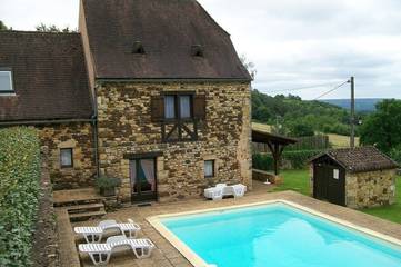 Gîte pour 6 personnes, avec terrasse ainsi que jardin et piscine à Audrix