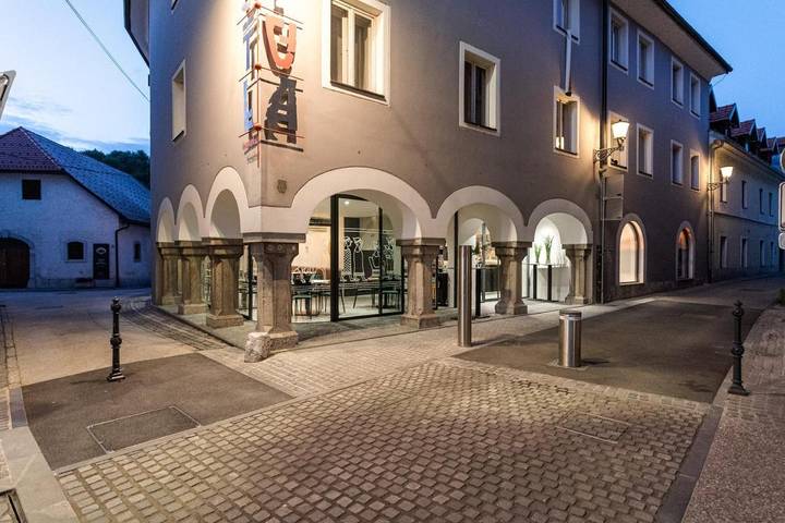 Hostel für 3 Personen, mit Terrasse