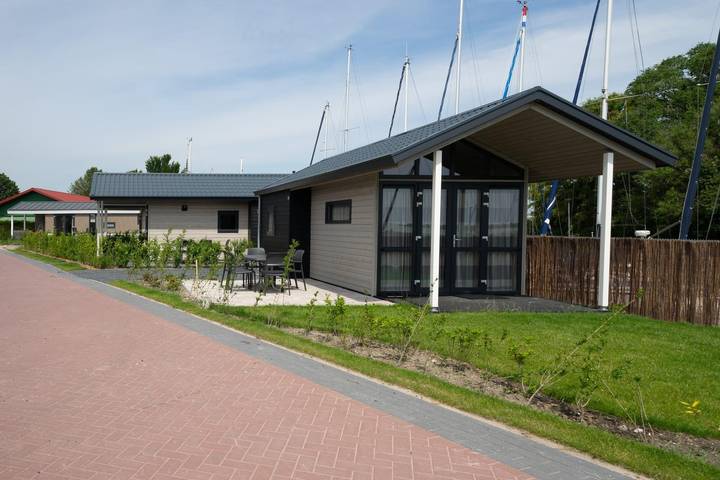 Ferienhaus für 4 Personen, mit Balkon/Terrasse und Terrasse sowie Garten in Bovenkarspel