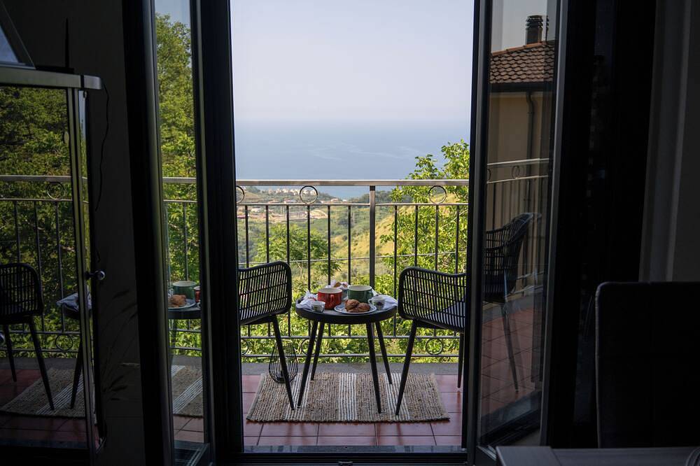 Panoramic house surrounded by nature just 8 minutes from the beaches of Diamante in Maierà, Costa Tirrénica Calabria