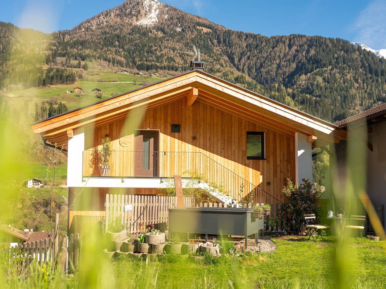 Ganze Wohnung, Ferienwohnung Feldbauerhof 'Federleicht' mit Bergblick, privater Terrasse und Wi-Fi in St. Martin in Passeier, Passeiertal
