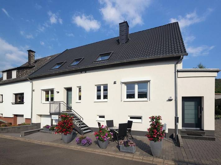 Ferienwohnung für 3 Personen, mit Terrasse und Garten in Wintrich
