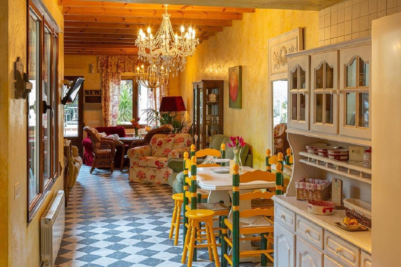 Beautiful Alamedas - Una Casa Rural con una Historia Única in Castronuño, Provincia de Valladolid