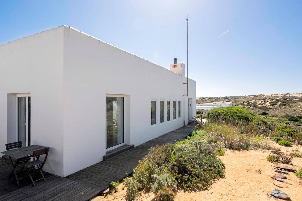 Sanderling beach & dune house in Bordeira, Parque Natural do Sudoeste Alentejano e Costa Vicentina