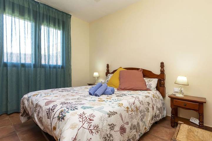 Wunderbares alleinstehendes Ferienhaus mit privatem Pool,  W-Lan, TV, Balkon, Haustiere erlaubt in Sils, Girona Provinz