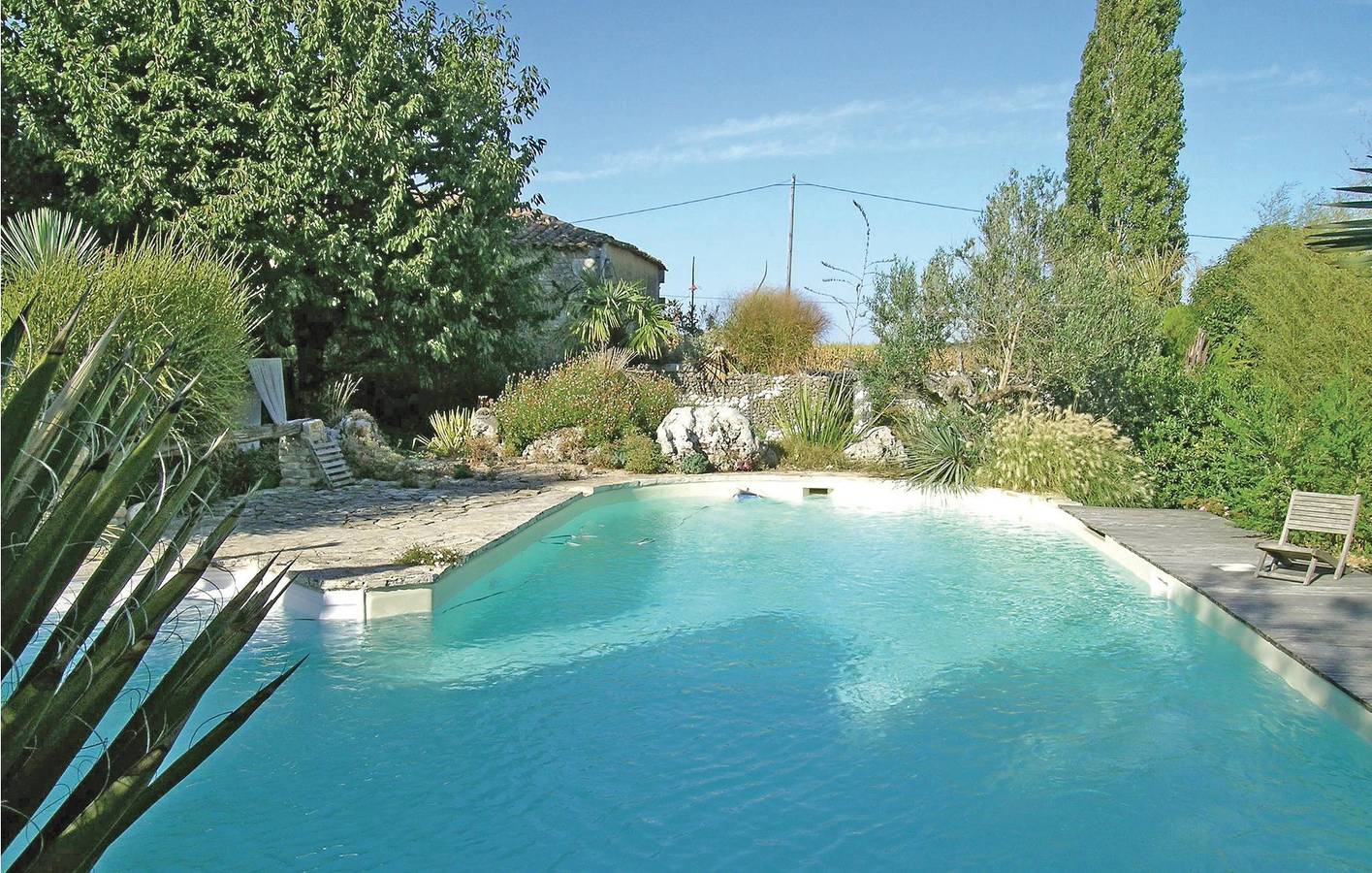 Retraite sereine près de Rioux : 100m2, TV, Parking, Piscine, Jardin, Internet in Rioux, Région de Saintes