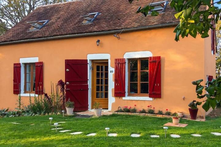 Location de vacances pour 4 personnes, avec Jardin à Dampierre-sous-Bouhy