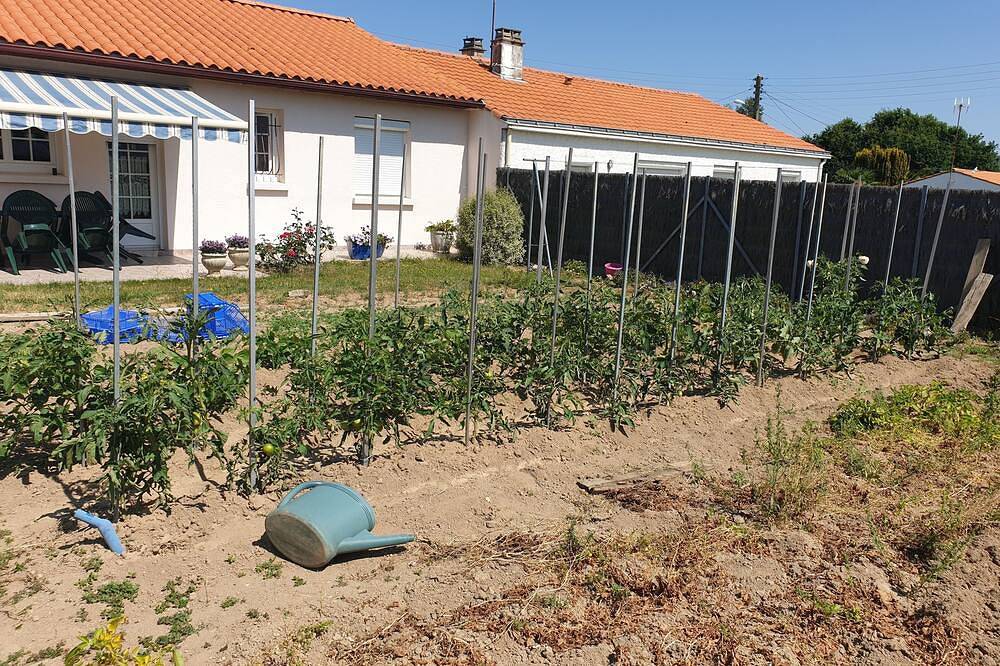 Pleasant 2-bedroom house with Ac and garden in charming La Genétouze in La Génétouze (Vendée), La Roche-sur-Yon region