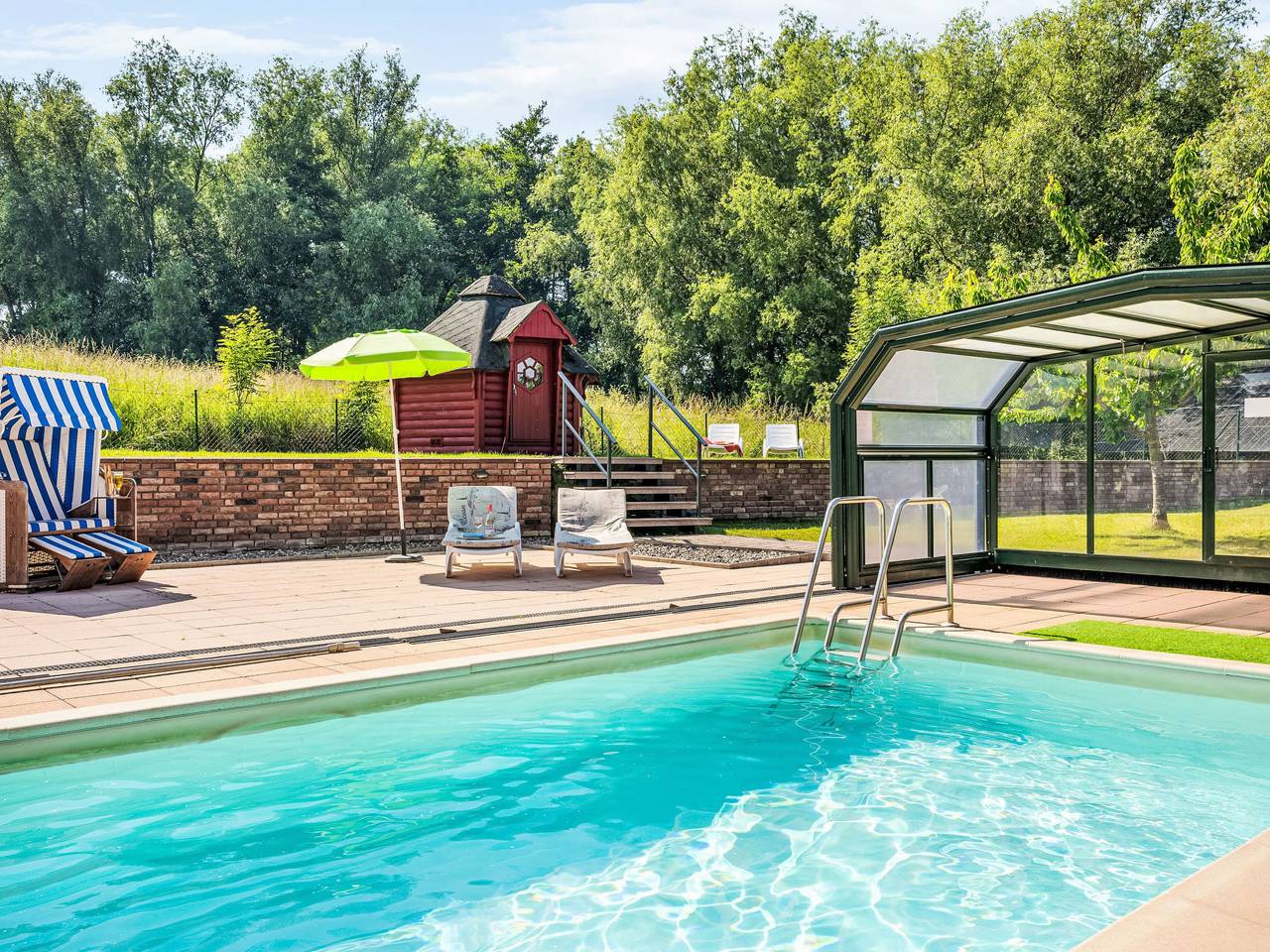 Geräumige Ferienvilla Jenny am Strand mit Pool in Wohlenberg, Klütz