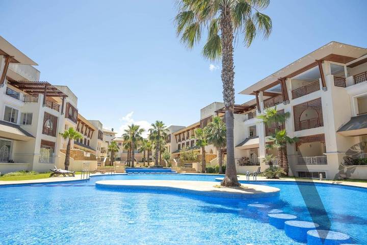 Apartamento de vacaciones para 6 personas, con piscina además de jacuzzi y balcón - 1