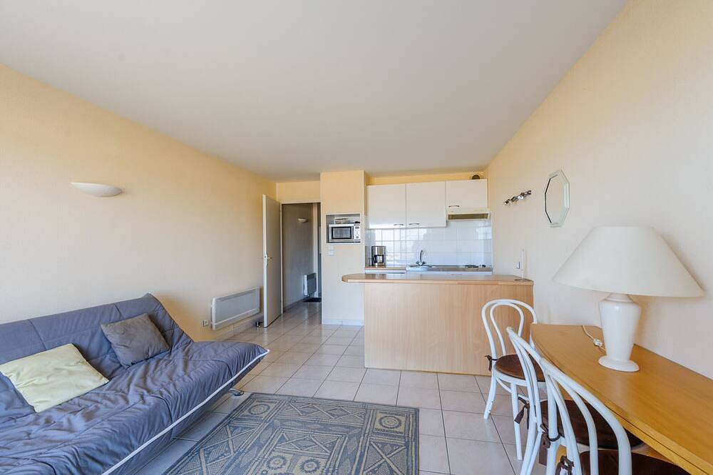 Entire apartment, Seaside studio for 2 in Châtelaillon-Plage with parking in Châtelaillon-Plage, La Rochelle region