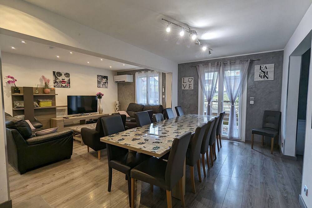 Chalet spacieux avec sauna, spa et baby-foot, proche stations de ski in Ramonchamp, Région d'Épinal