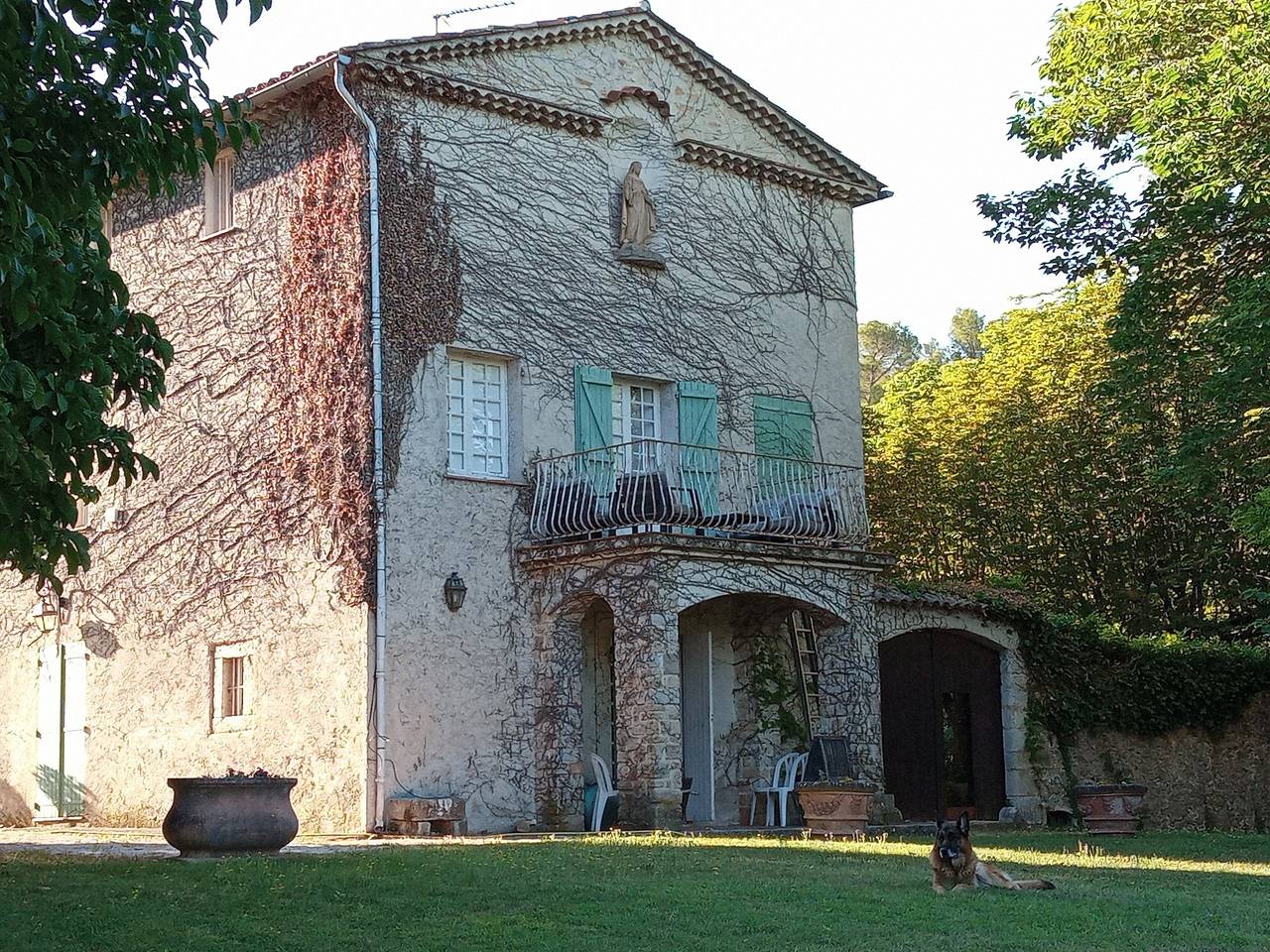 Chambre 'Chambre Jules' avec vue sur la montagne, piscine et terrasse partagées in Brignoles, Région de Brignoles