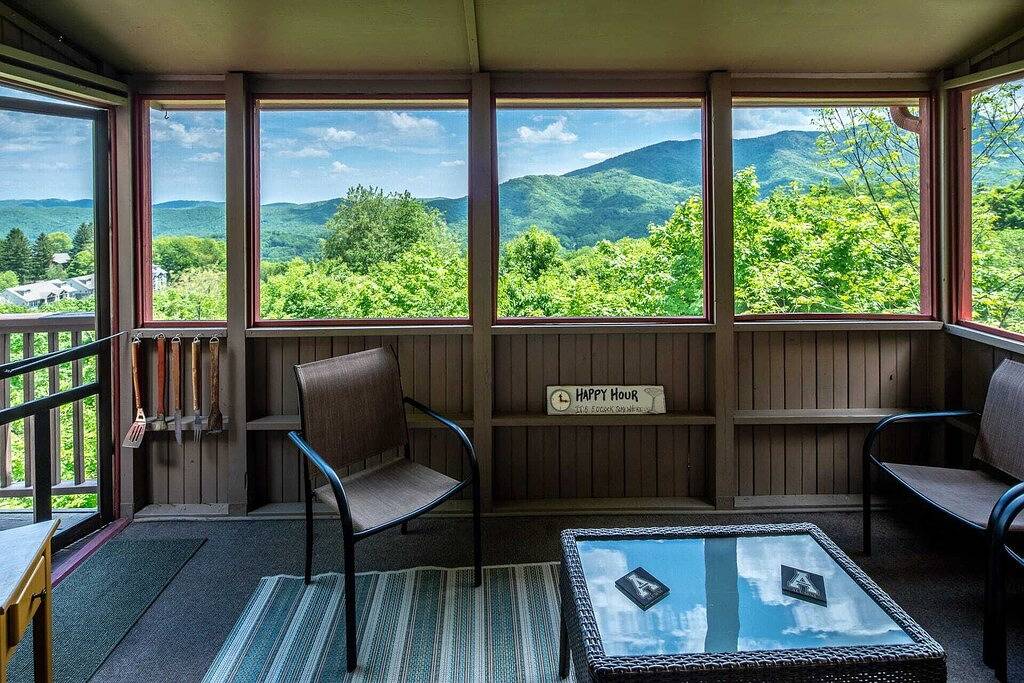 Charming 4Br / 3Ba Französisch Mountain Elegantes Cottage auf sieben Teufel! Long Range Views & Whirlpool in Blue Ridge Parkway, Seven Devils