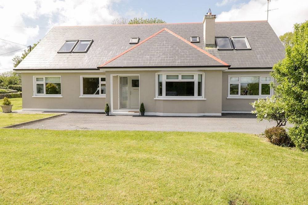 Kilkeeran Lodge, family friendly in Ballinrobe, County Mayo in Castlebar, Lough Mask