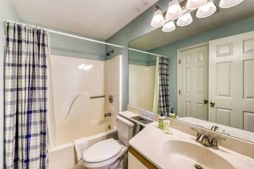 Vacation Apartment for 8 Guests in Ludlow, Okemo Mountain, Picture 2