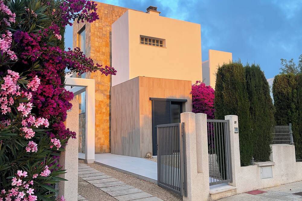 Design villa aan het strand in Bauhaus-stijl, zwembad, snel internet, airconditioning / verwarming in Cala Murada, Manacor