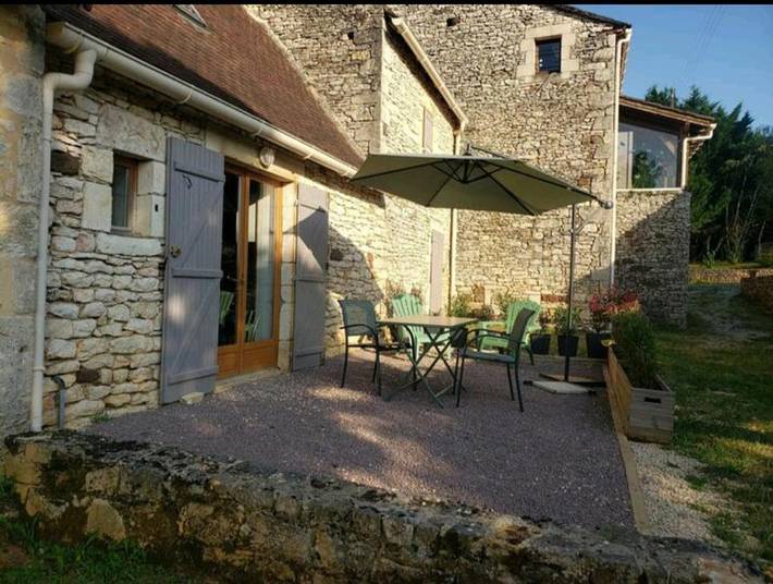 Gîte pour 3 personnes, avec piscine ainsi que terrasse et vue à Sauveterre-la-Lémance - 2