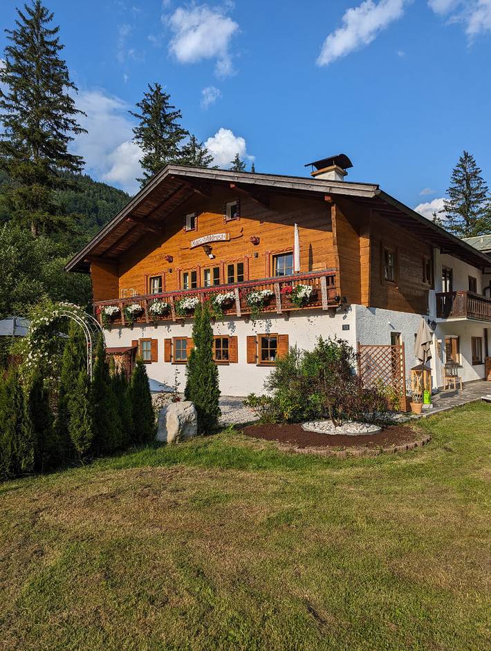 Ferienwohnung für 3 Personen, mit Balkon und Terrasse sowie Garten und Sauna am Königssee