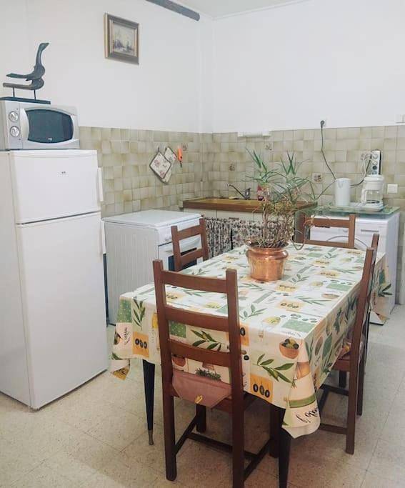 Appartement entier, Gîte et jardin en bord de rivière in Saint-André-de-Valborgne, Parc national des Cévennes