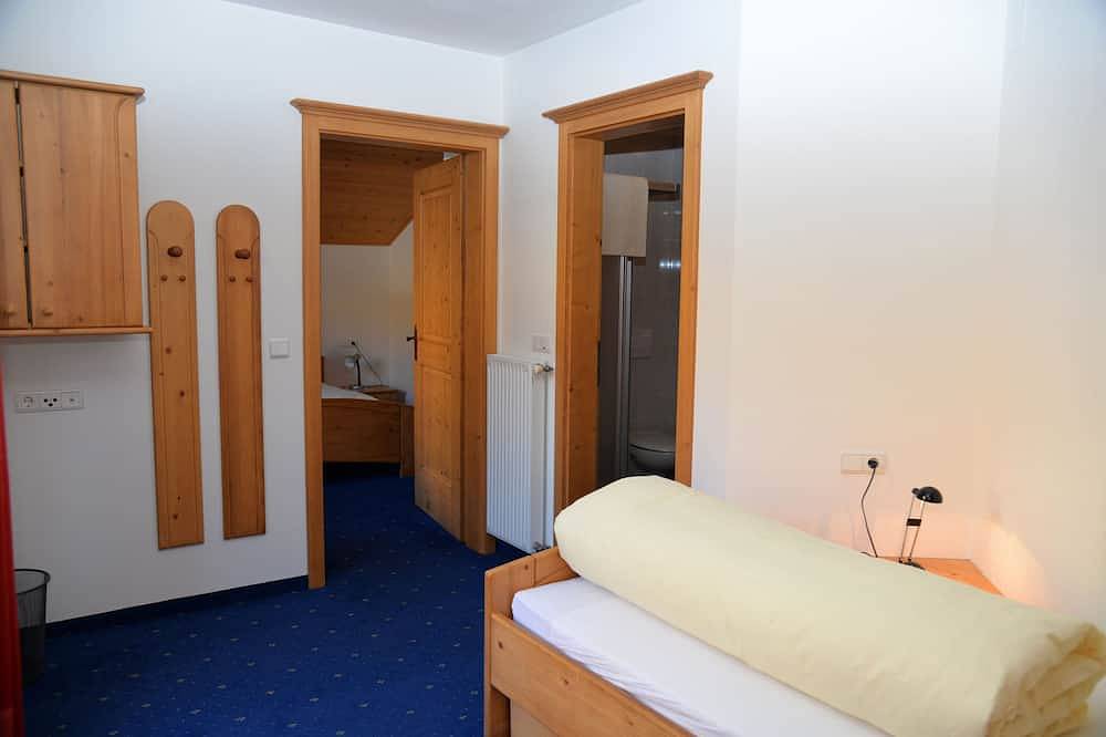 Ganze Wohnung, Vacation apartment \"Dorfblick\" with large balcony, morning sun, quiet location, pure nature in Deutschnofen, Eggental