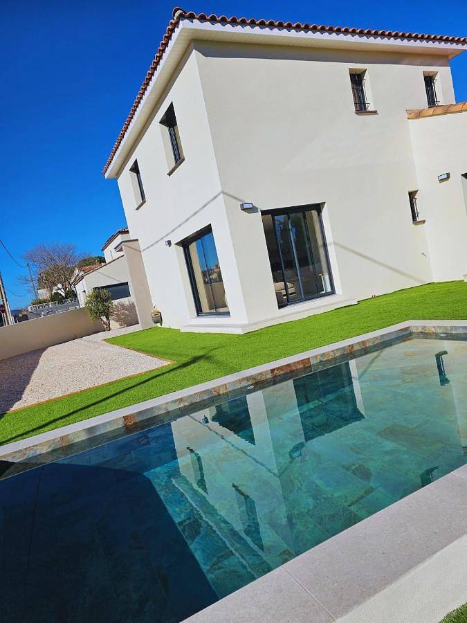 Villa pour 8 personnes, avec vue ainsi que jardin et piscine - 1