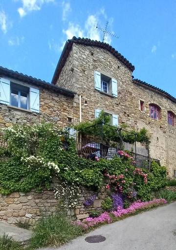 Cottage pour 2 personnes, avec terrasse ainsi que vue et jardin à Monoblet