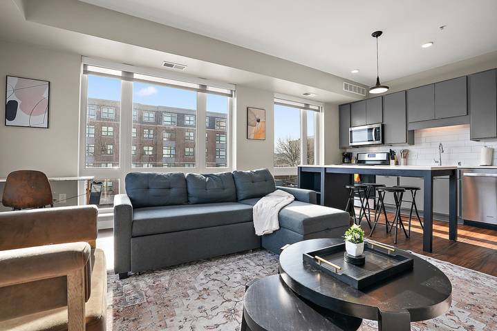 Vacation rental for 5 people, kid friendly in Loring Park