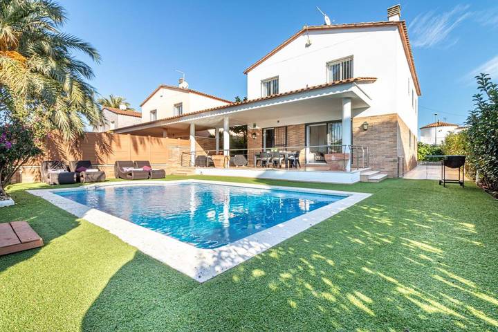 Chalet para 10 personas, con terraza y jardín - 1